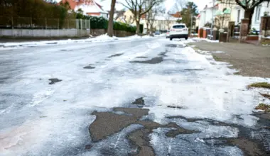 Glätte und Schnee in Niedersachsen: OPs verschoben, Verkehr gestört