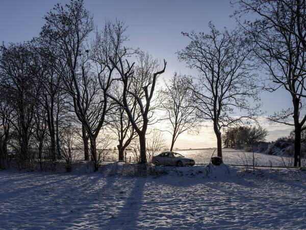 Winterlandschaft, Felder und Äcker in Berlin Lübars, einem Ortstel in Berlin Reinickendorf, Deutschland Winter landscape, fields and fields in Berlin Lübars, a village in Berlin Reinickendorf, Germany Copyright: imageBROKER/Karl-HeinzxSpremberg ibxkhs16161166.jpg Bitte beachten Sie die gesetzlichen Bestimmungen des deutschen Urheberrechtes hinsichtlich der Namensnennung des Fotografen im direkten Umfeld der Veröffentlichung