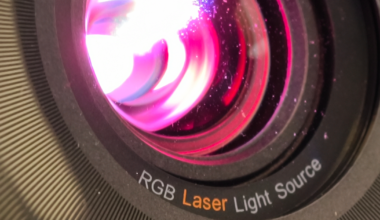 Top 5: Die besten 4K-Beamer bis 2000 Euro – Preis-Leistungs-Sieger kostet 855 €