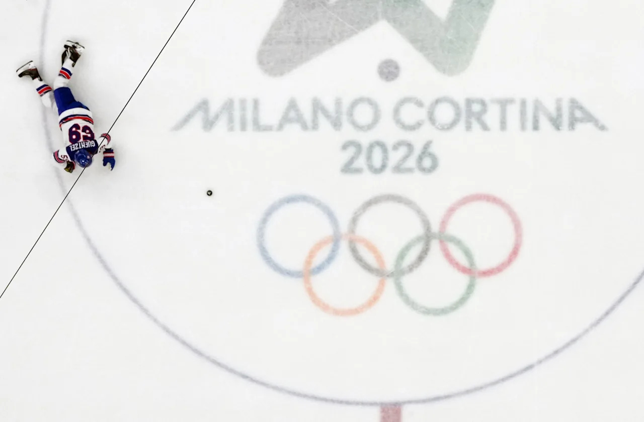 Milano Cortina 2026 Olympics - Ice Hockey - Men's Gold Medal Game - Canada vs United States - Milano Santagiulia Ice Hockey Arena, Milan, Italy - February 22, 2026. Jake Guentzel of United States falls REUTERS/David W Cerny