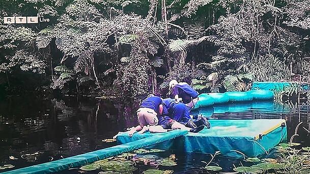 Gil Ofarim verunglückt bei der Dschungelprüfung.