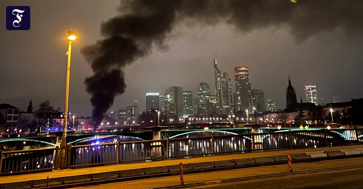 Bus in Frankfurt ausgebrannt: Hallescher FC geht von Anschlag aus