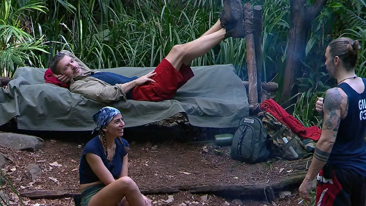 „Vielleicht braucht ihr zwei Thrombosespritzen!" Hardy und Hubert werden zur Zielscheibe