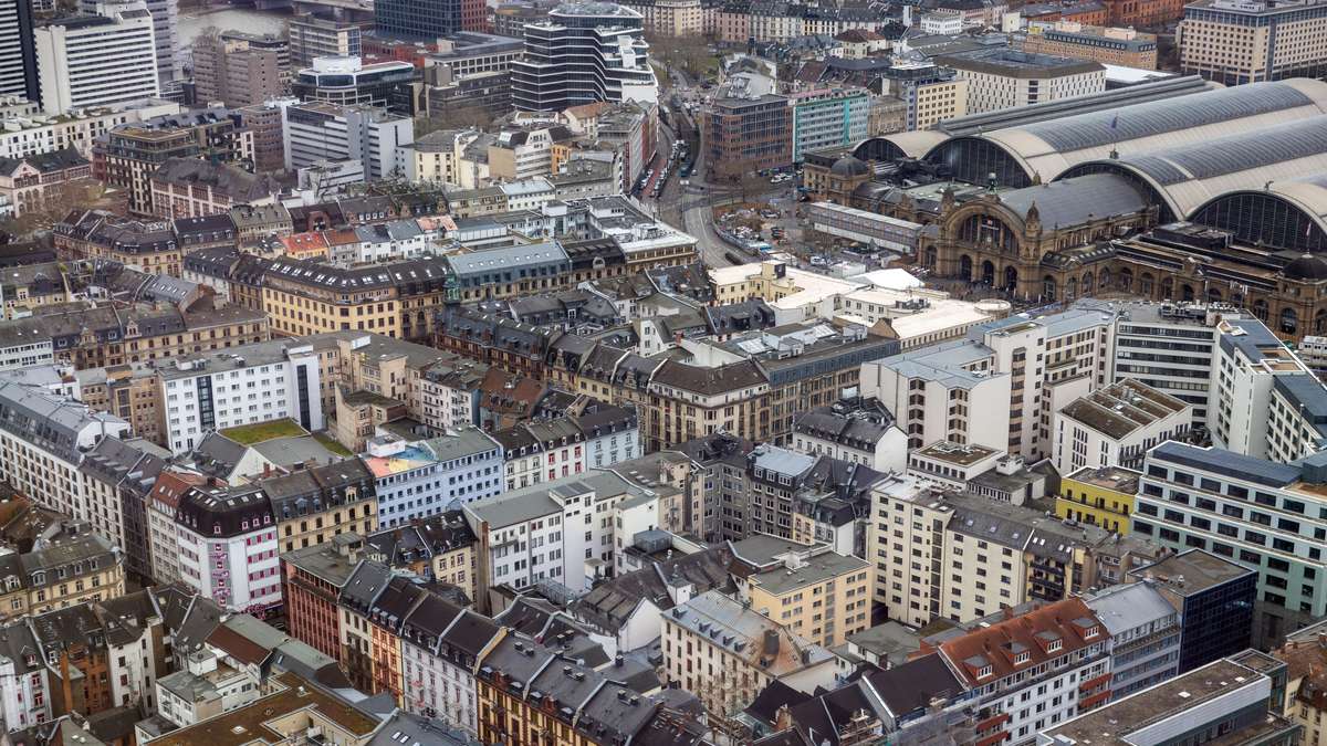 Im Bahnhofsviertel fallen Schüsse – Polizei sucht zwei Männer