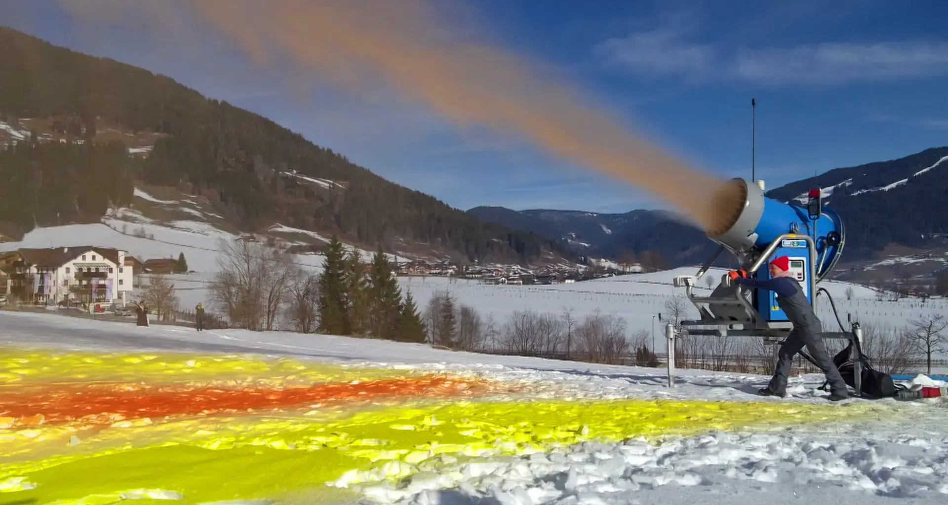 Kunst außer Kontrolle: Schweriner Aktionskünstlerin in den Alpen