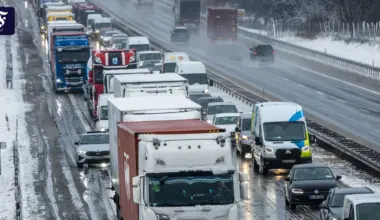 Unfall und Stau auf der A10: Mehrere Verletzte bei Unfällen in Brandenburg