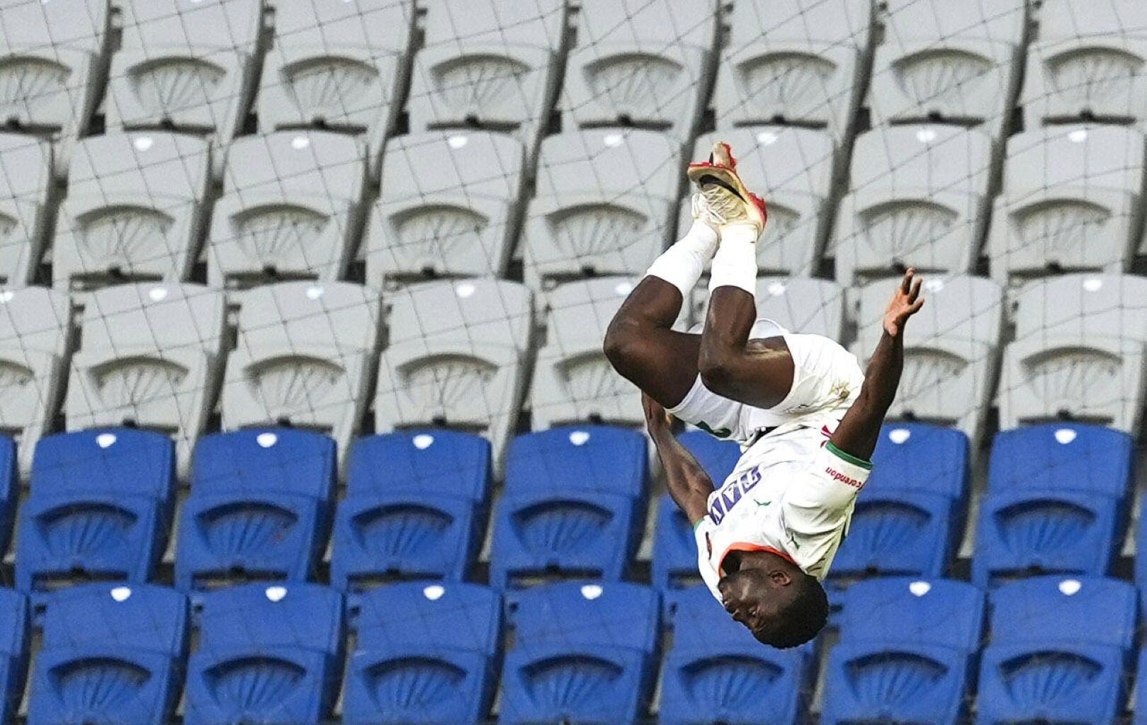 FC Augsburg verpflichtet neuen Stürmer