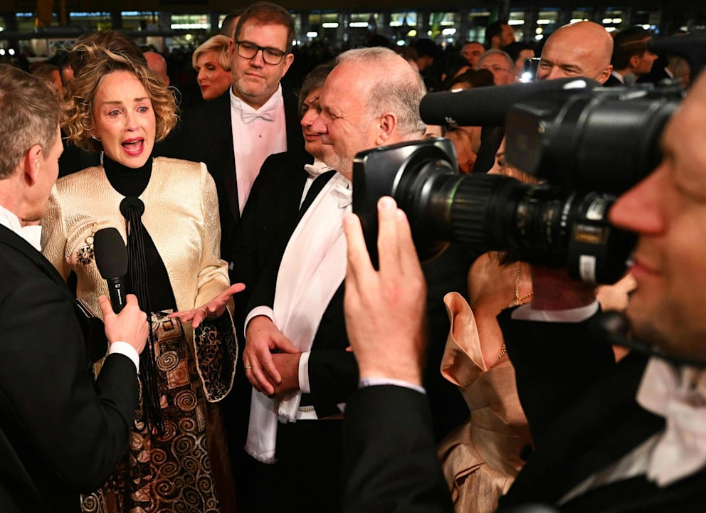US-Schauspielerin Sharon Stone 67) ist beim ORF-Interview den Tränen nahe