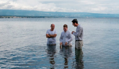 Erwachsenentaufe im Genfersee.
