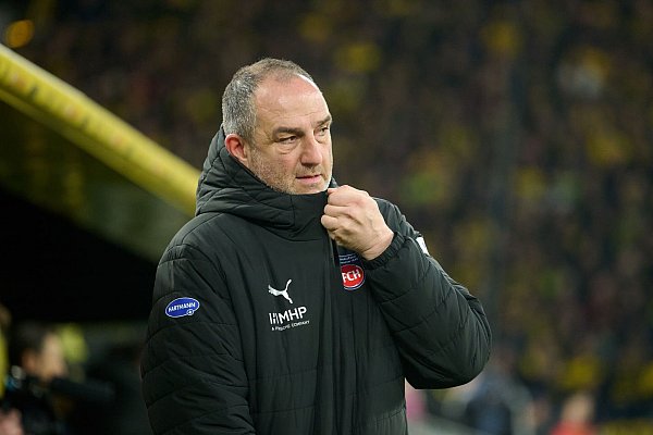 Unglückliche Niederlage für den 1. FC Heidenheim und Trainer Frank Schmidt. - © Bernd Thissen/dpa