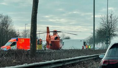 Schwerer Unfall in Bielefeld: Christoph 13 landete auf dem Ostwestfalendamm
