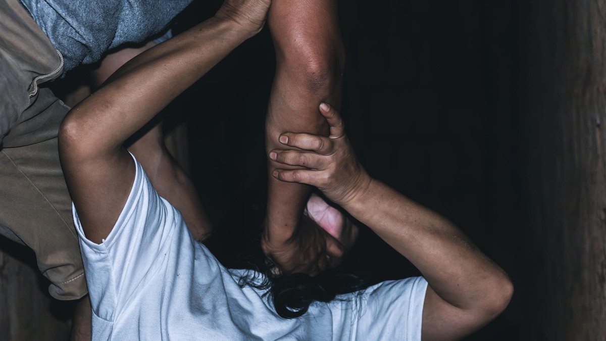 Maria (Name von der Redaktion geändert) ist einer gewalttätigen Beziehung entkommen. Ihr Alptraum hörte damit jedoch nicht auf