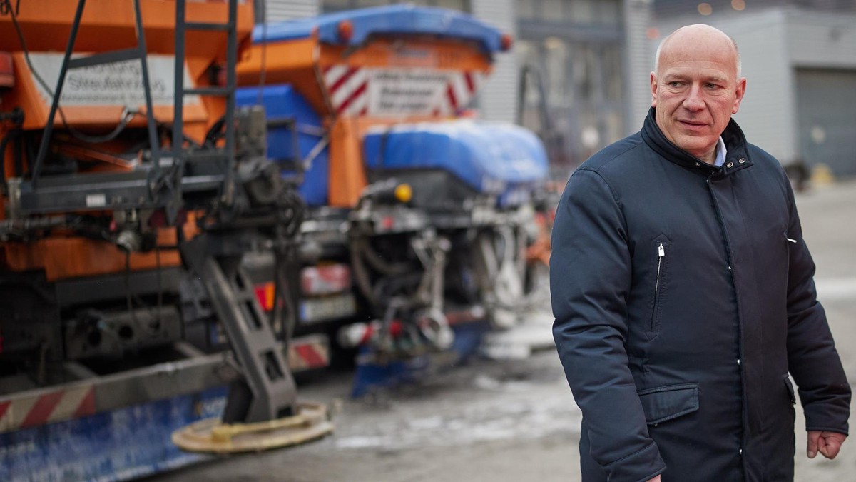 Kai Wegner besucht die BSR Leitstelle