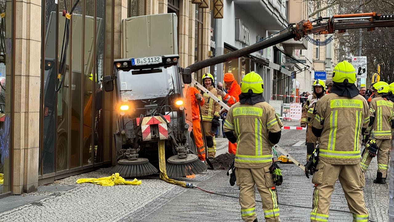 Drei krasse Fälle in Berlin: Kehrmaschinen lassen Bürgersteige einbrechen | Regional