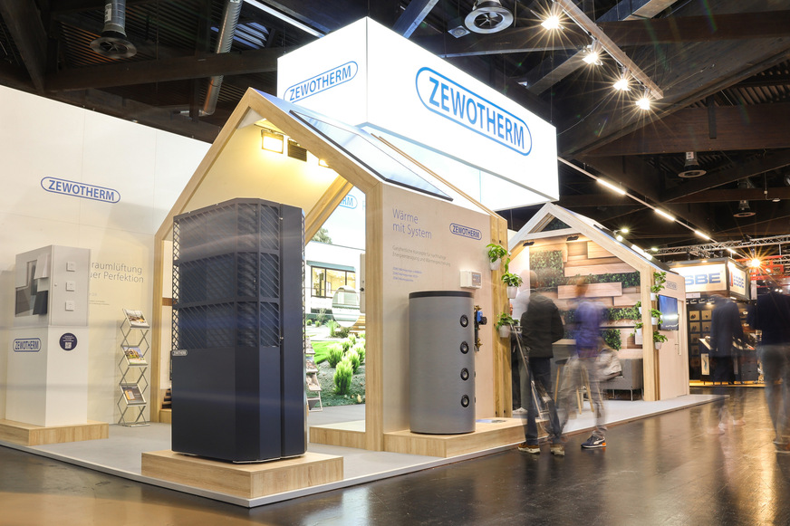 Zewotherm fokussiert sich auf der SHK+E Essen auf das Zusammenspiel von Wärmepumpe, Speicherlösungen und Energiemanagement unter einem Dach.