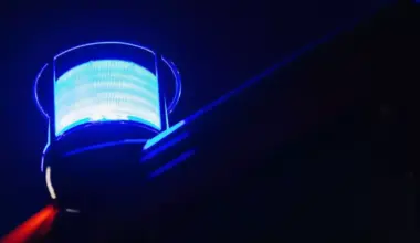 Fahrzeug brennt auf A8 – mehrere Kilometer Stau - Baden-Württemberg