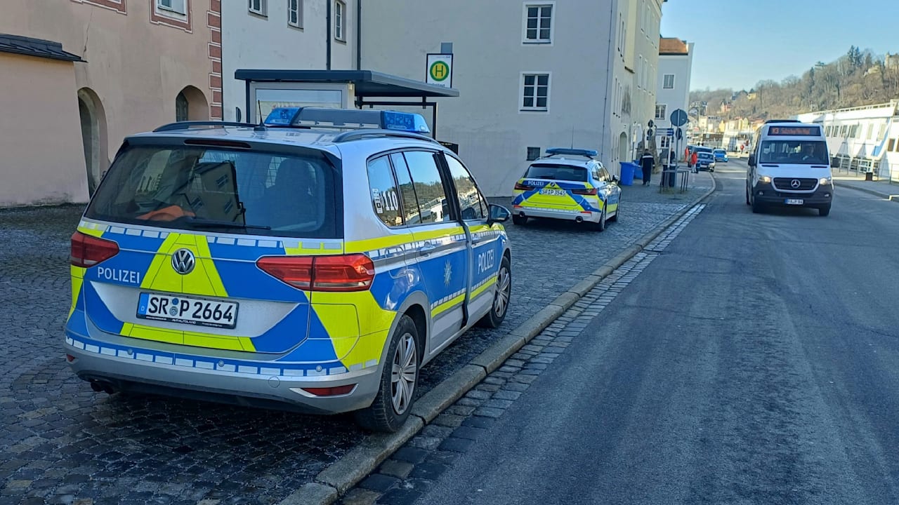 Gewalttäter entkam vor Gericht: Fahndung! Syrer in Fesseln auf der Flucht | Regional
