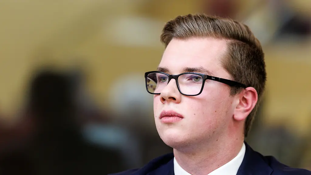 Daniel-Halemba-AfD-Landtagsabgeordneter-spricht-in-der-41-Plenarsitzung-des-Bayerischen-Landtags-am-04-02-2025-in-Muenchen-Bayern-waehrend-einer-Zwischenbemerkung