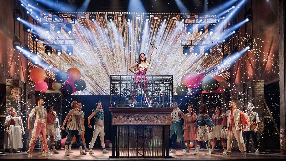 Hamburg & Schleswig-Holstein: Popmusical "& Julia" verabschiedet sich aus Hamburg