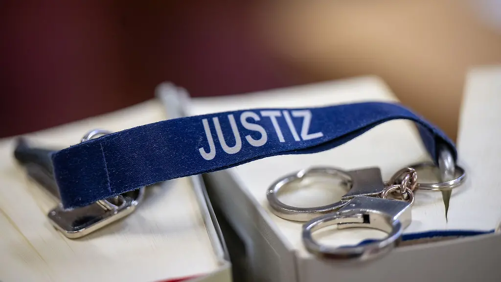 Eine-31-Jaehrige-ist-nach-Raubueberfaellen-auf-Seniorinnen-zu-drei-Jahren-Haft-verurteilt-worden