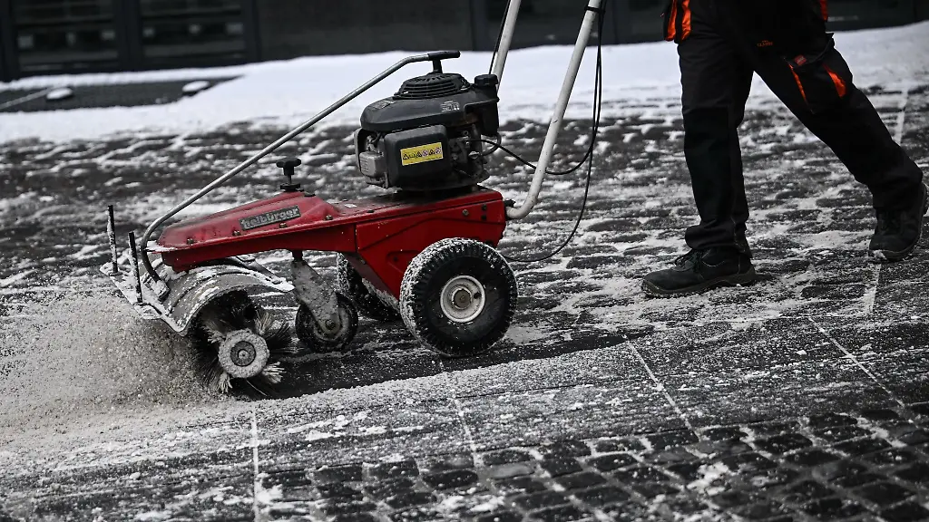 In-Berlin-haben-die-Winterdienste-viel-zu-tun-und-das-wird-sich-vorerst-auch-nicht-aendern