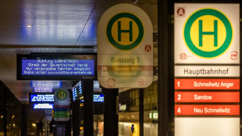 In-Brandenburg-sorgt-ein-Verdi-Warnstreik-fuer-Behinderungen-im-Nahverkehr