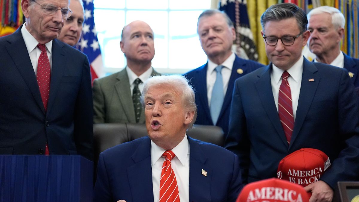 Nach vier Tagen: "Shutdown" beendet - Trump unterzeichnet Haushalt