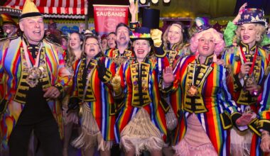 Düsseldorf Flingern: Die Saubande feiert ihre Kostümparty unter der Zirkuskuppel - Ddorf-Aktuell