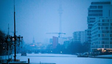 Berlin & Brandenburg: Eisglätte bremst Flüge und Nahverkehr aus