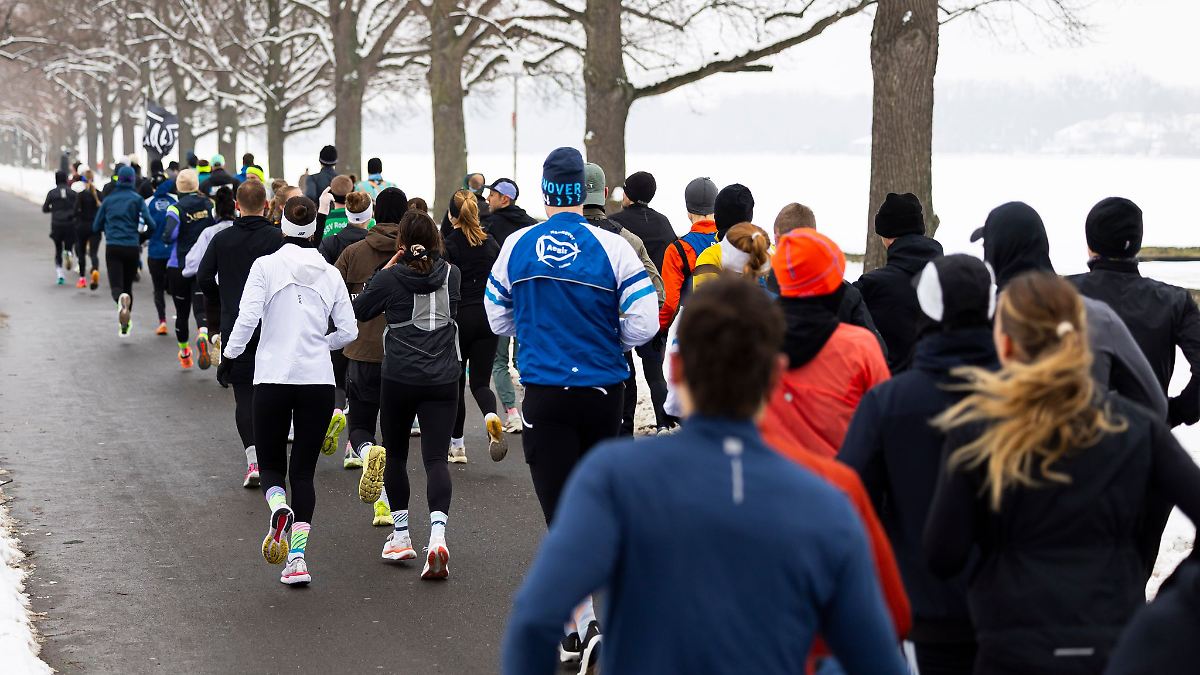 Niedersachsen & Bremen: Marathon-Training am eiskalten Maschsee in Hannover