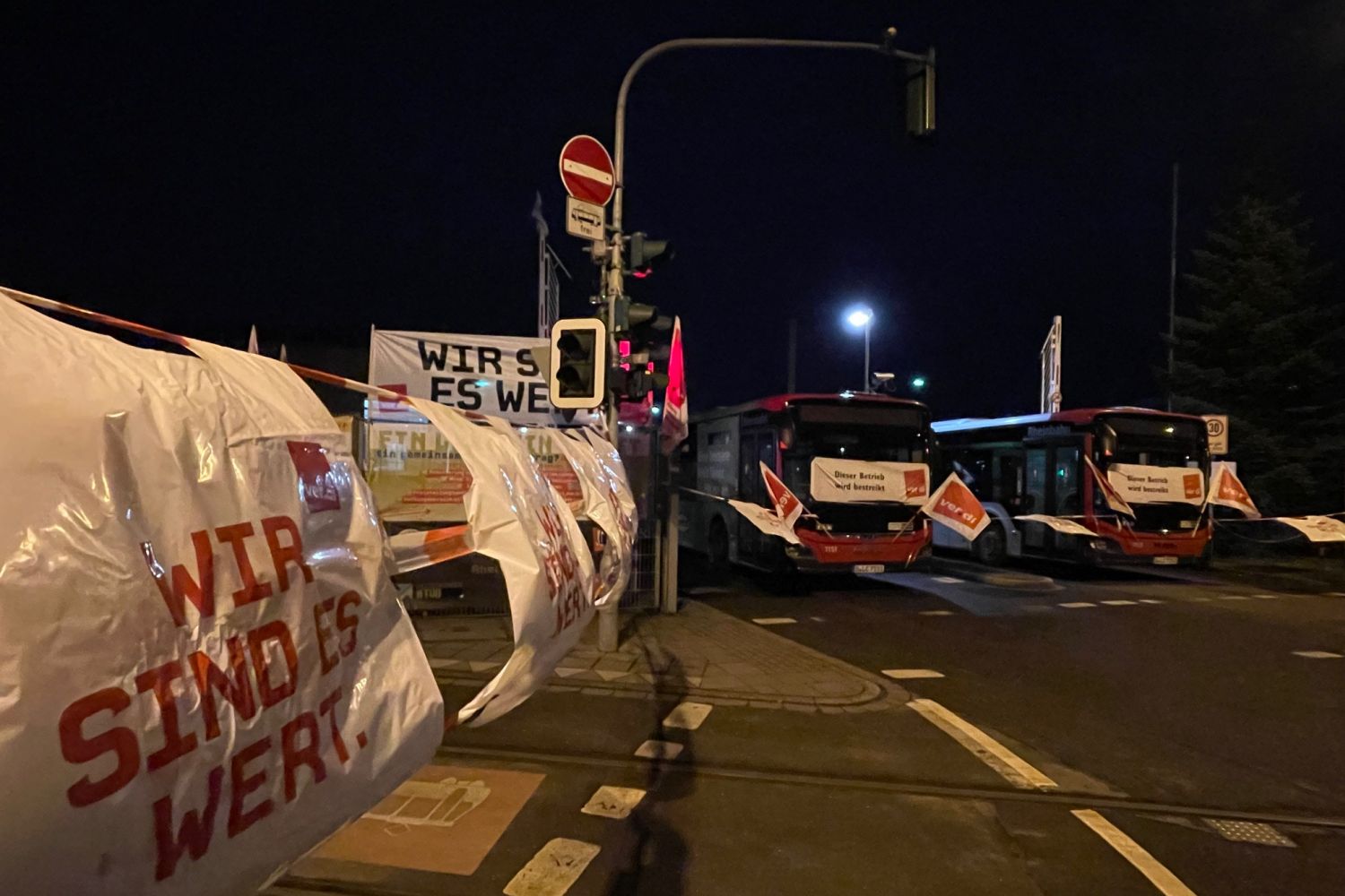 Düsseldorf: Der Warnstreik im städtischen ÖPNV hat begonnen - einige Rheinbahnlinien mit Notdienst - Ddorf-Aktuell