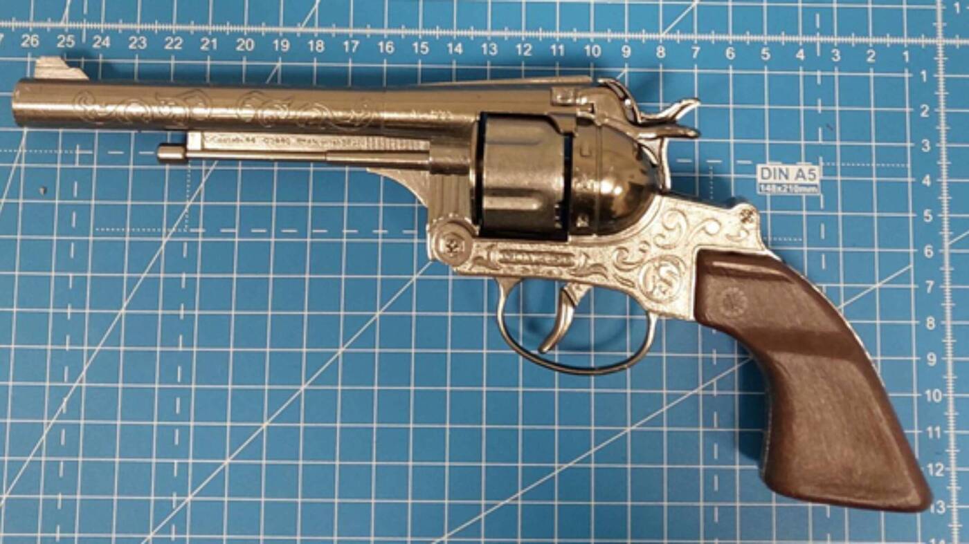 18-Jähriger bedroht Bahnmitarbeiter mit Fake-Revolver