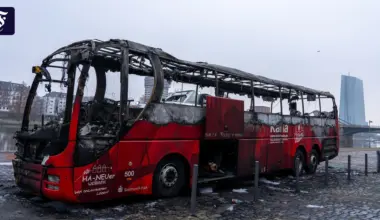 Frankfurt: Brandstiftung gegen Bus des Hallesche FC