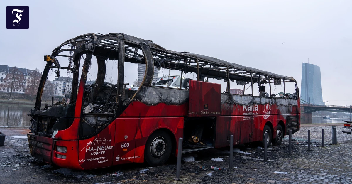 Frankfurt: Brandstiftung gegen Bus des Hallesche FC