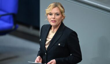 Julia Klöckner (CDU), Bundestagspräsidentin, spricht im Bundestag.