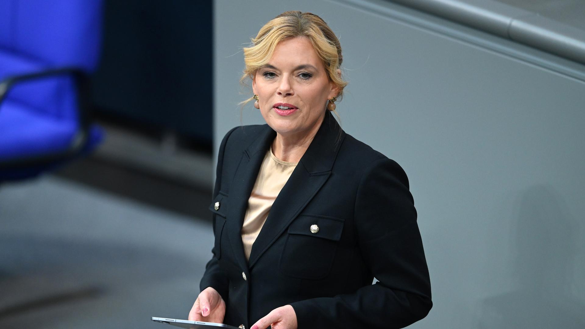 Julia Klöckner (CDU), Bundestagspräsidentin, spricht im Bundestag. 