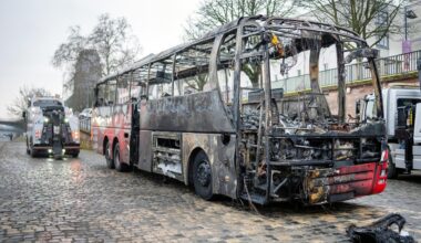 Bus des Halleschen FC in Frankfurt angezündet - Polizei sucht zwei Vermummte