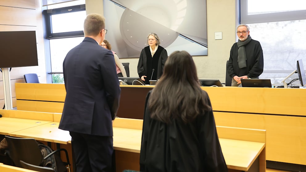 Der Prozess fand vor einem Jugendschöffengericht statt, weil der AfD-Politiker aufgrund seines Alters zur Tatzeit unter das Jugendstrafrecht fiel