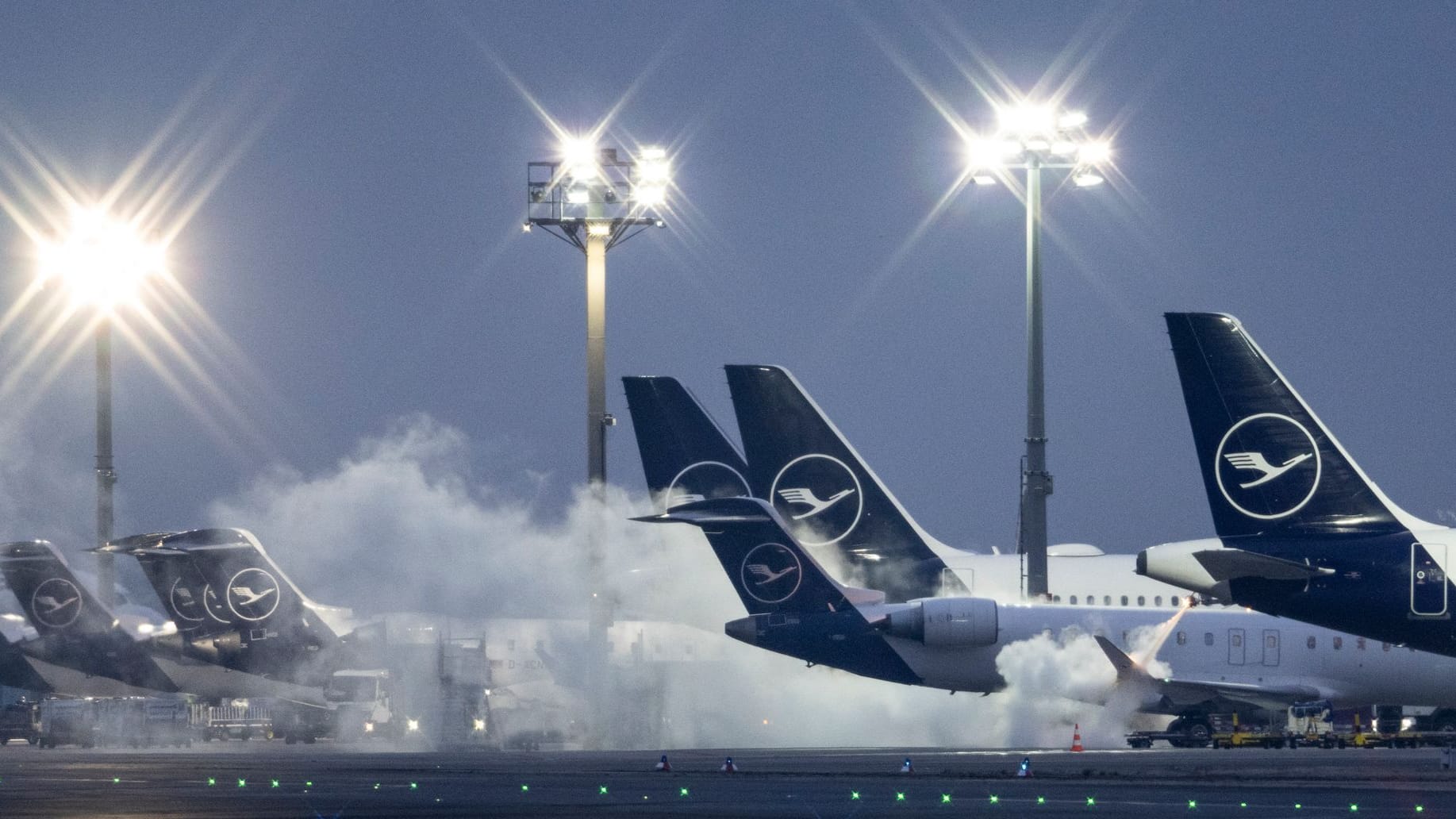 Flugzeugenteisung auf dem Frankfurter Flughafen