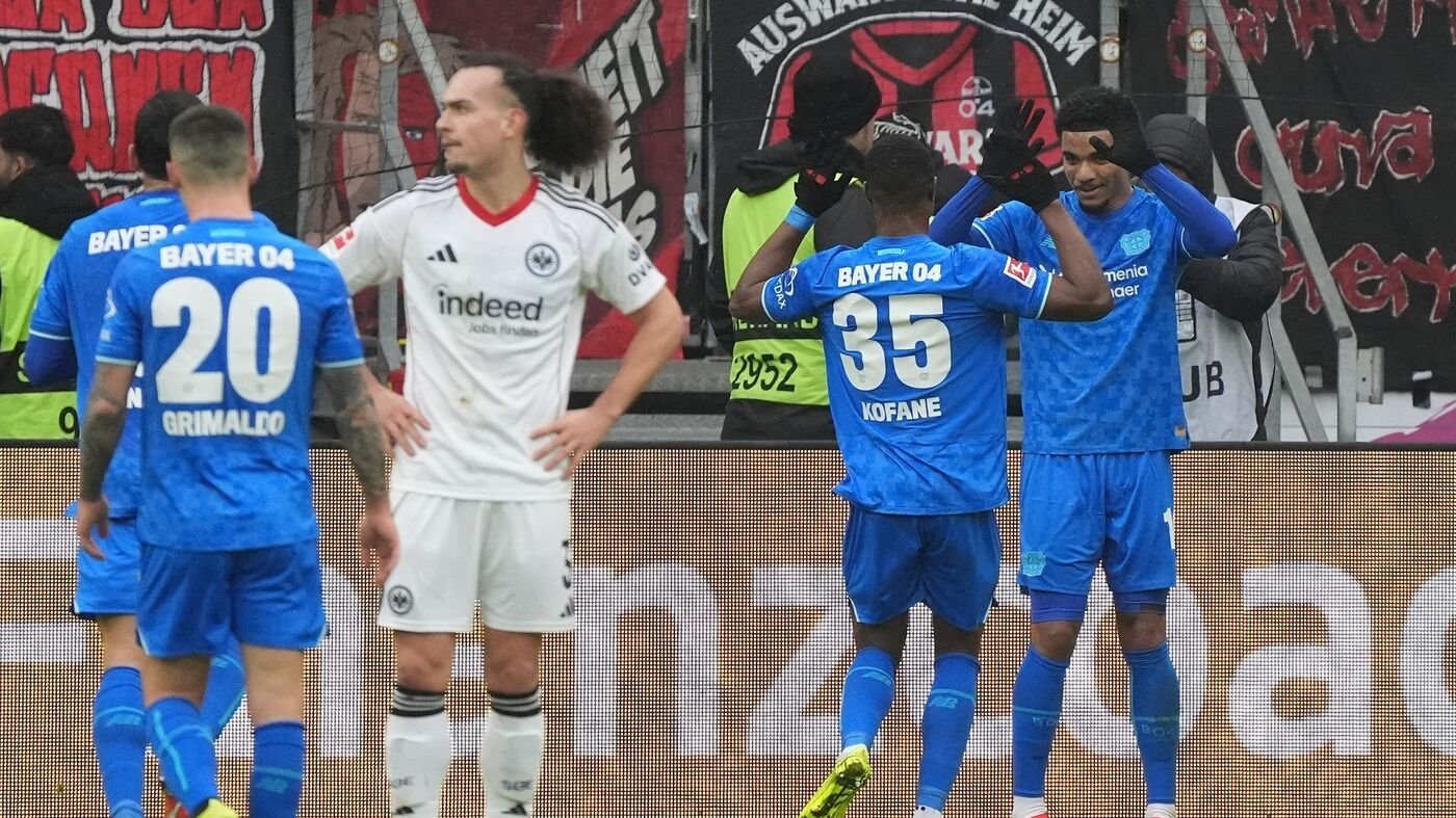 Frankfurt tief in der Krise – Bremen rettet Punkt