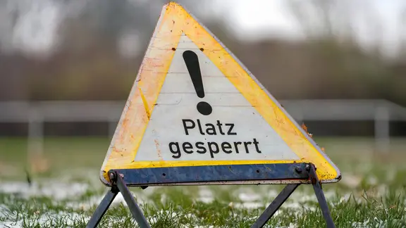 Platz gesperrt | IMAGO/Herrmann Agenturfotografie Platz gesperrt