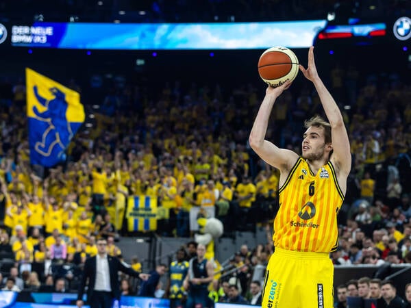 GER, BMW Top Four, Basketball BBL Pokal, Halbfinale, ALBA Berlin - EWE Baskets Oldenburg. 21.02.2026, SAP Garden, München, GER, BMW Top Four, Basketball BBL Pokal, Halbfinale, ALBA Berlin - EWE Baskets Oldenburg. Malte Delow ALBA Berlin 6 Foto Alexander Trienitz München SAP Garden Bayern Deutschland *** GER, BMW Top Four, Basketball BBL Pokal, semi-final, ALBA Berlin EWE Baskets Oldenburg 21 02 2026, SAP Garden, Munich, GER, BMW Top Four, Basketball BBL Pokal, semi-final, ALBA Berlin EWE Baskets Oldenburg Malte Delow ALBA Berlin 6 Photo Alexander Trienitz Munich SAP Garden Bayern Germany