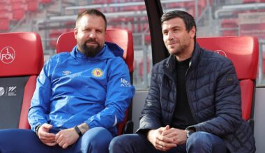 Heiner Backhaus und Benjamin Kessel gemeinsam auf der Trainerbank.