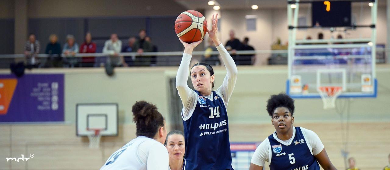 Elea Gaba Freibung, 19, Katelyn Shumate Lions, 14, Khalis Cain Lions, 5, in Aktion.