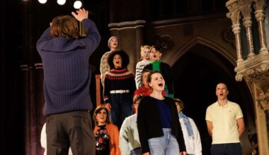 Johanneskirche als Theaterbühne: „Wie im Himmel“ – Theater der Altstadt spielt zwischen Taufstein und Altar - Kultur
