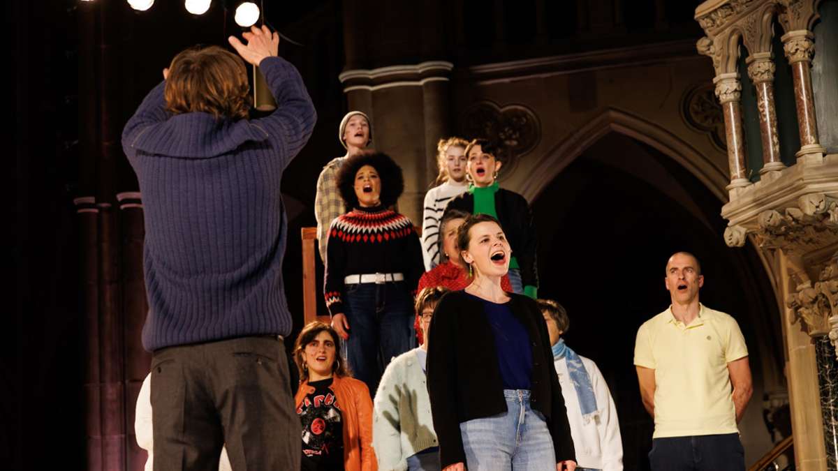 Johanneskirche als Theaterbühne: „Wie im Himmel“ – Theater der Altstadt spielt zwischen Taufstein und Altar - Kultur