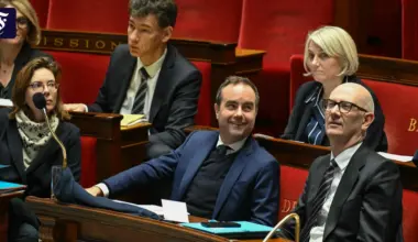 Frankreichs Regierung übersteht Misstrauensvoten: Haushalt verabschiedet