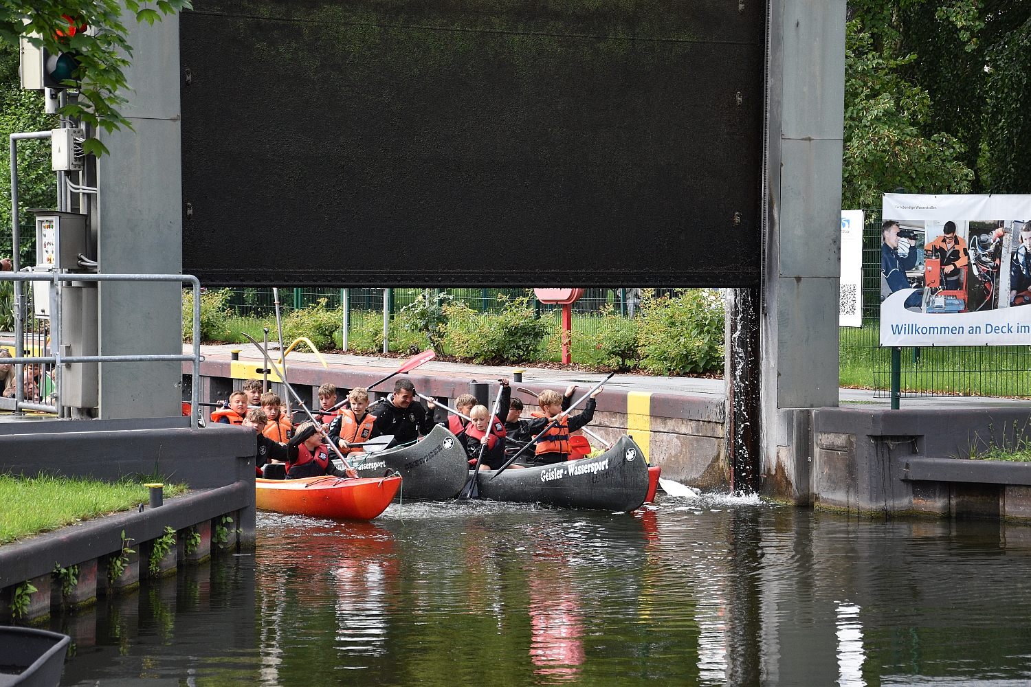 Spende für Brandenburger Fußballcamp