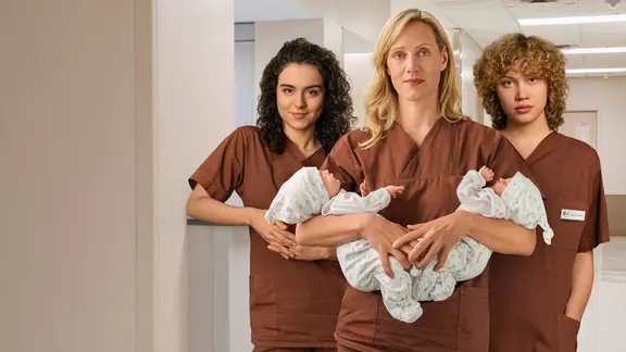 Nalan (Mariam Hage), Anna (Anna Schudt) und Greta (Lydia Lehmann) posieren