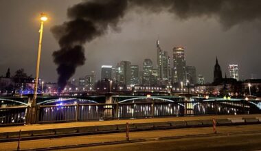 Bus von Viertligist Halle angezündet